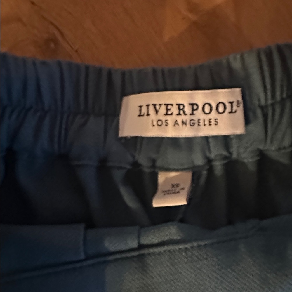 NWOT Liverpool Sailor Crop Wide Leg 25in Inseam In Ocean Blue XS - Picture 4 of 4